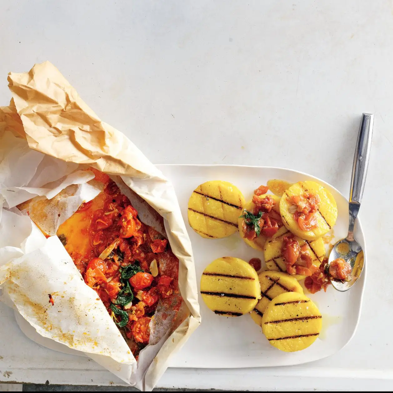 Molho de tomate-base com polenta