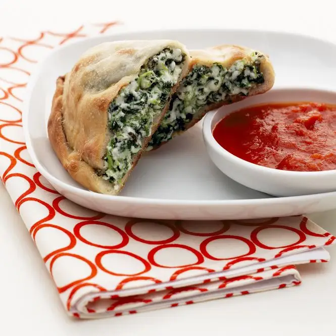 Cogumelo de três quentes e calzone de espinafre