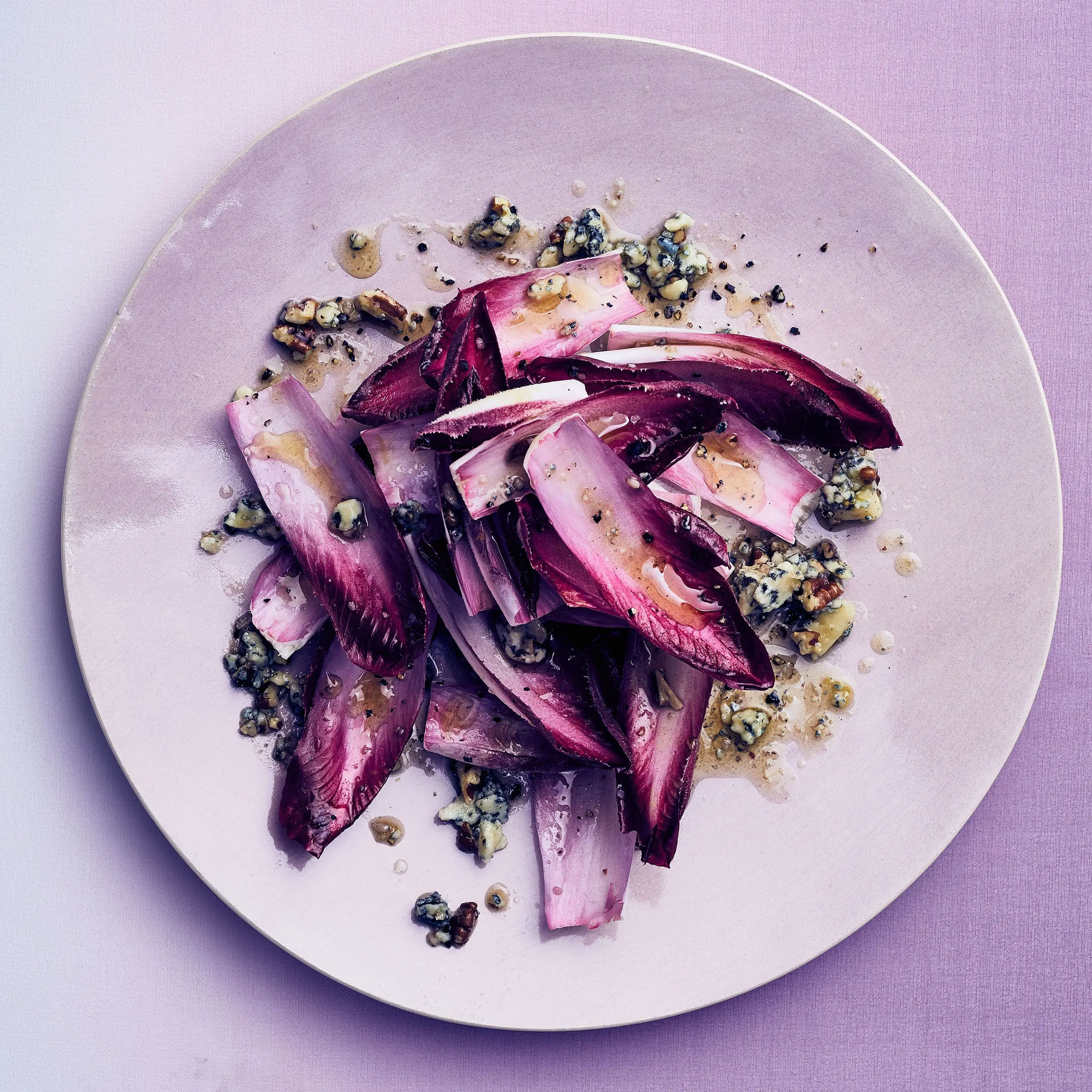 Endívia com molho de maçã azedo e queijo azul