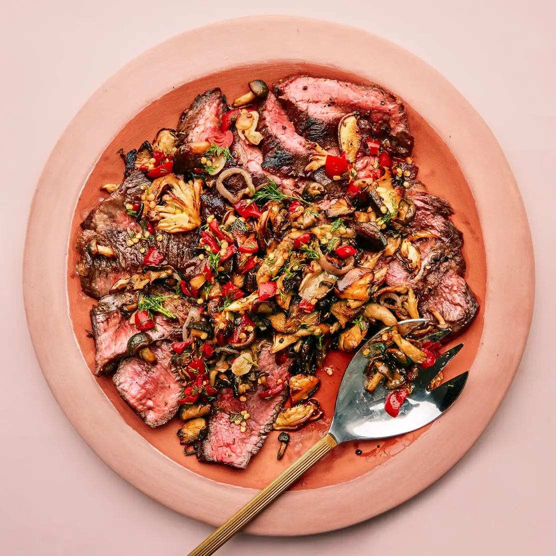 Costelas curtas queixas com cogumelos