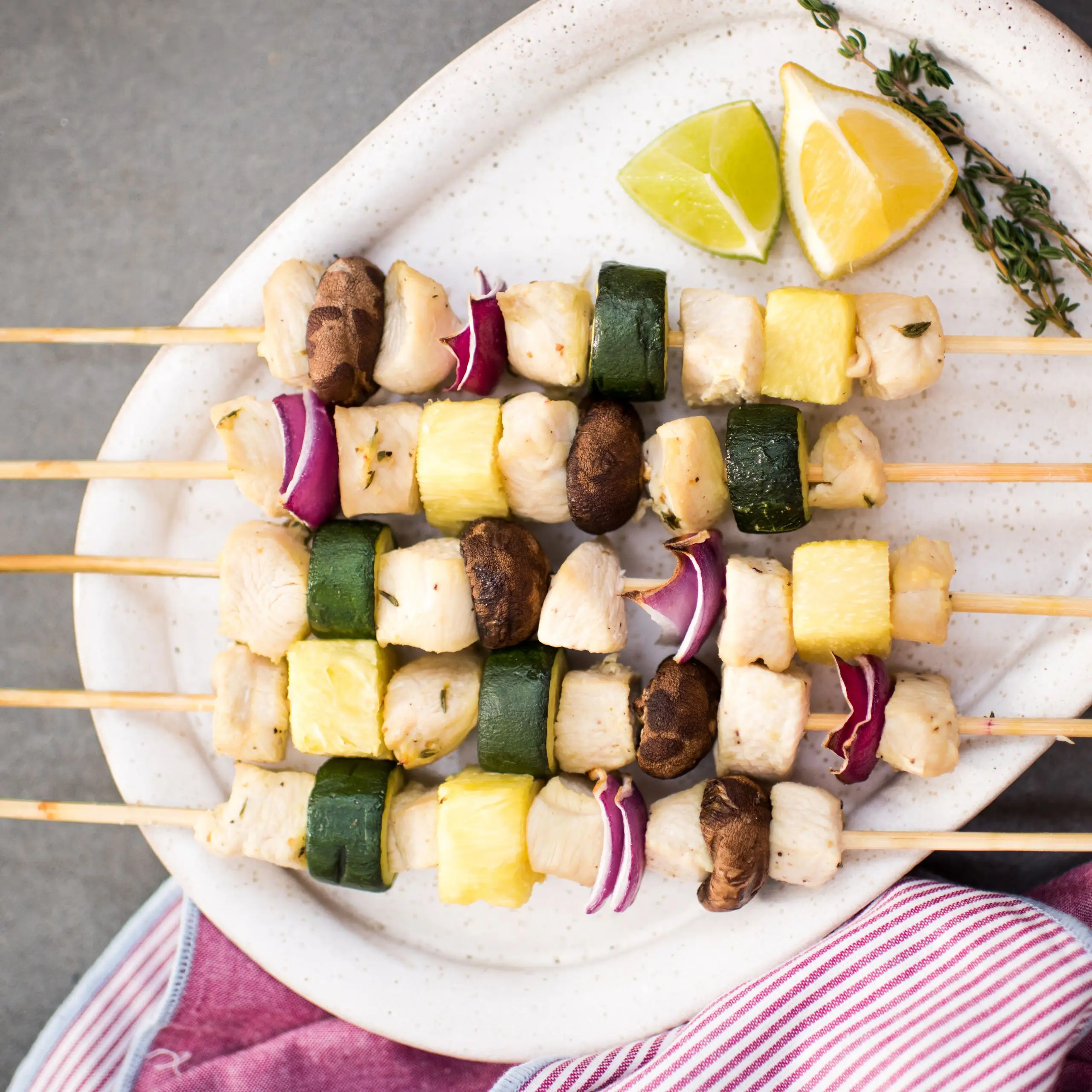 Gegrillte Hühnerspieße