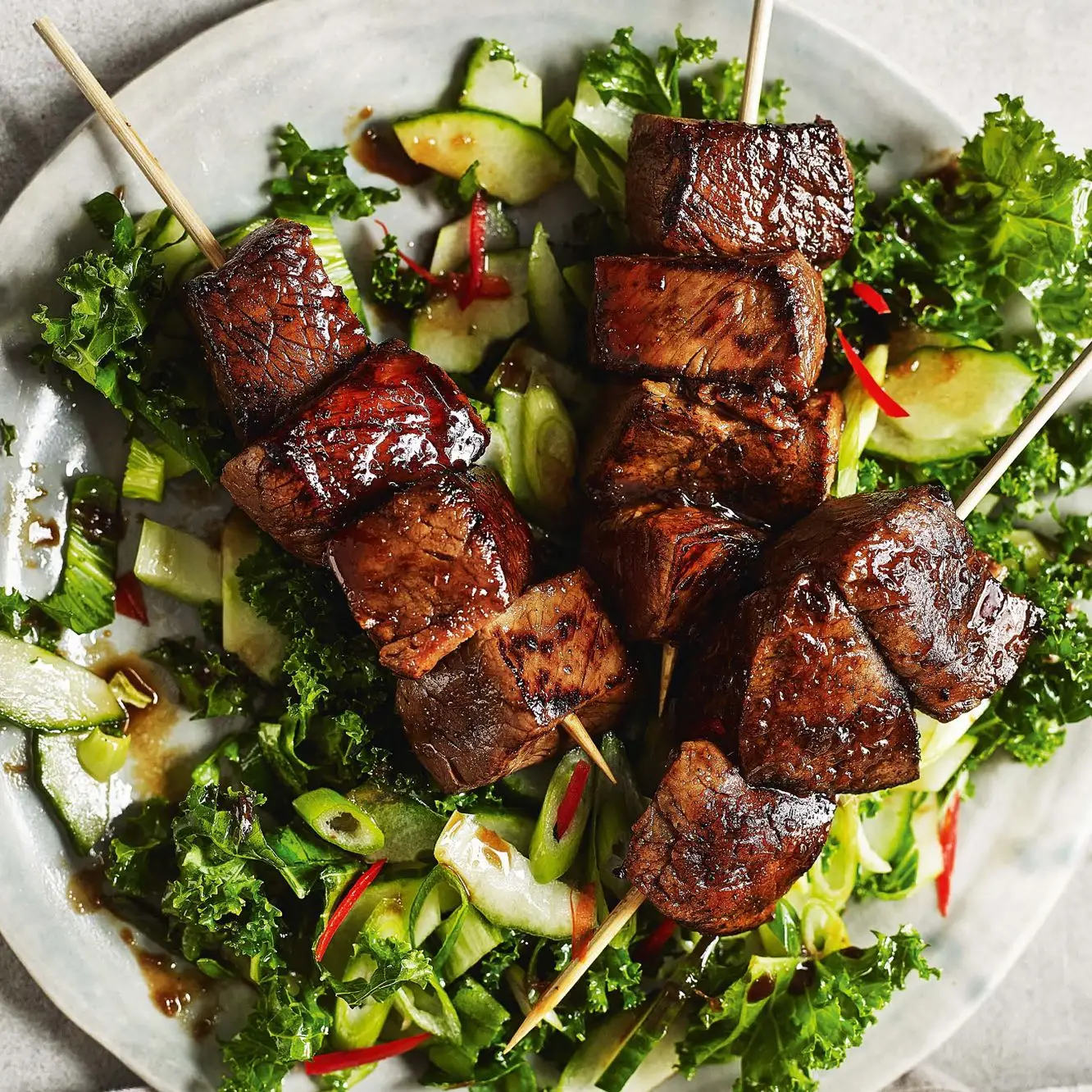 Teriyaki ist im Stil des asiatischen Gemüses verzerrt