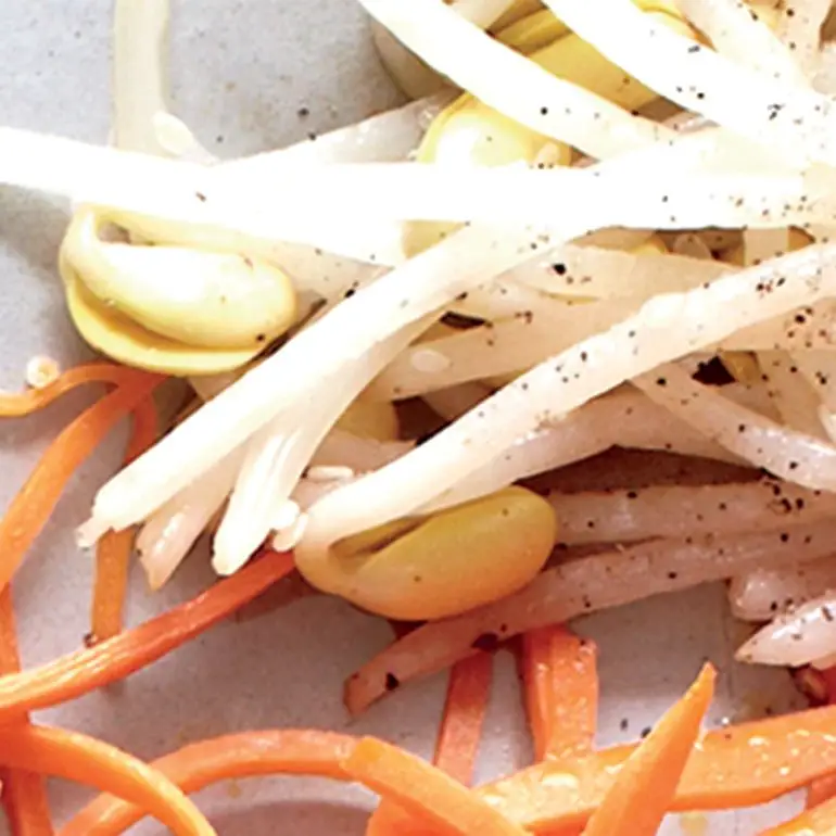 Brotos de feijão de gergelim