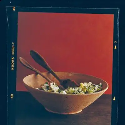 Salada de repolho de Napa picante com curativo de coentro