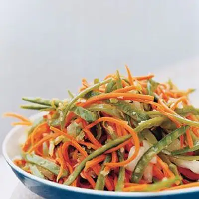 Couve de Napa em conserva, cenoura e ervilhas