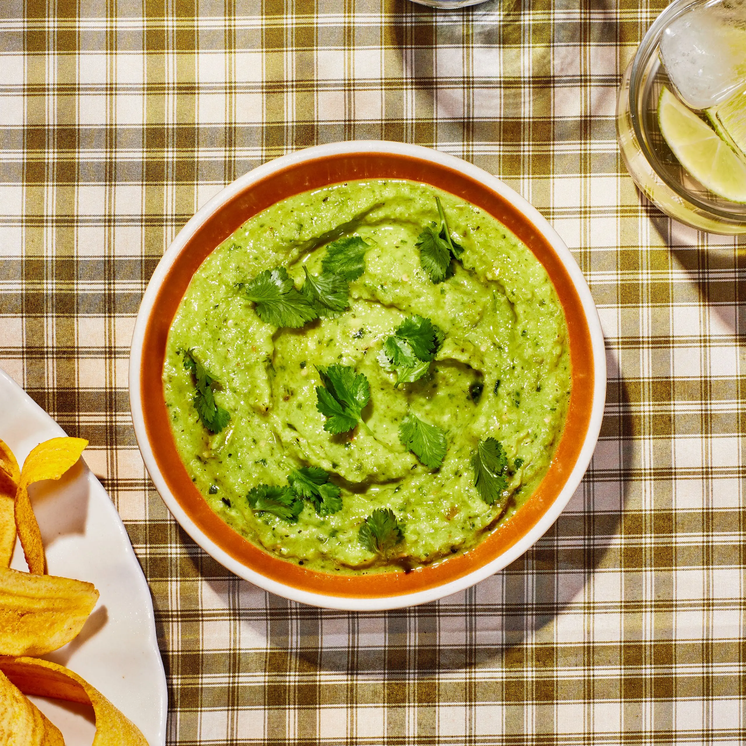 Tomatillo assado e salsa de abacate