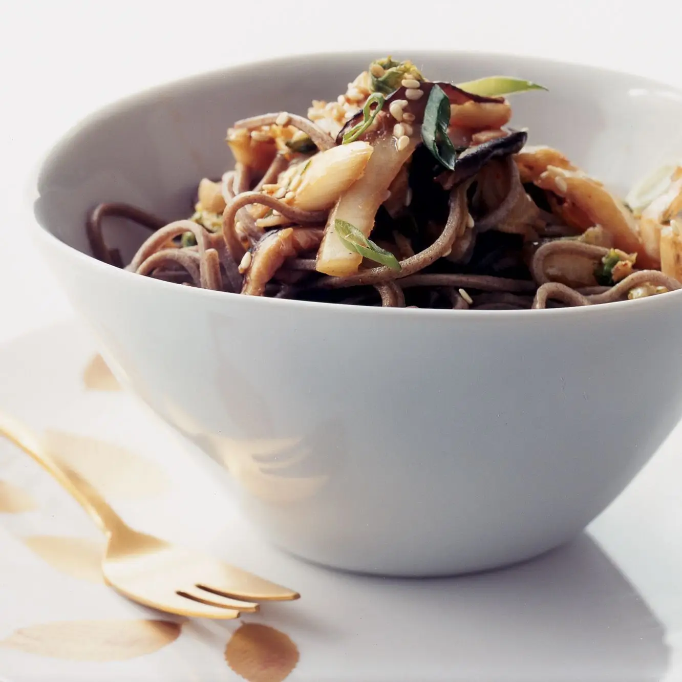 Macarrão Soba Spicy com Shiitakes e Repolho