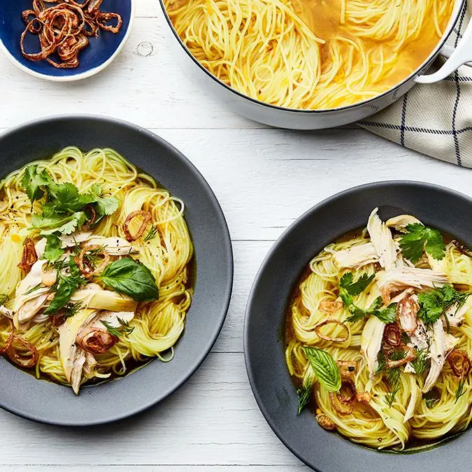 Macarrão dourado com frango