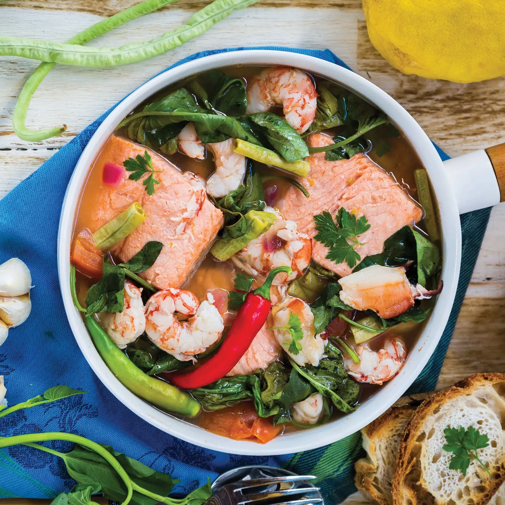 Mingau de frutos do mar (sopa de frutos do mar azeda e salgada)