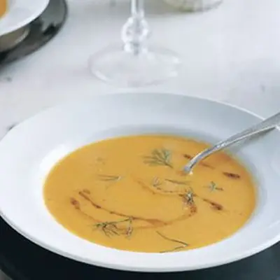 Sopa de erva -doce de cenoura