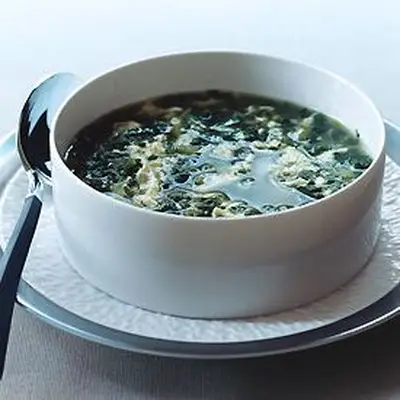 Sopa de espinafre stracciatella
