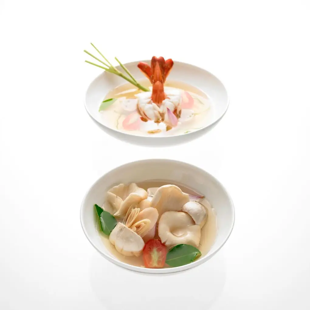 Sopa de cogumelos com especiarias e azedas (Tom Yam Hed)