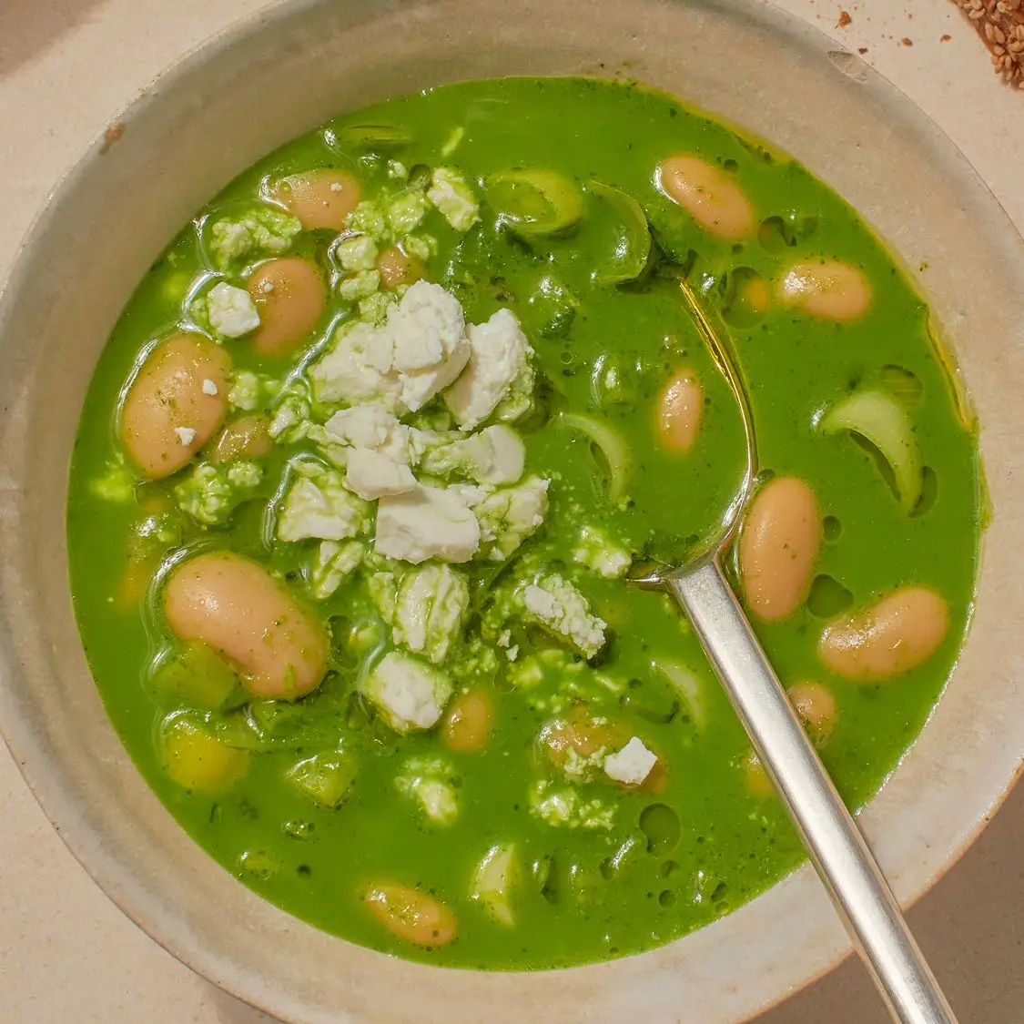 Beans de brothy de primavera