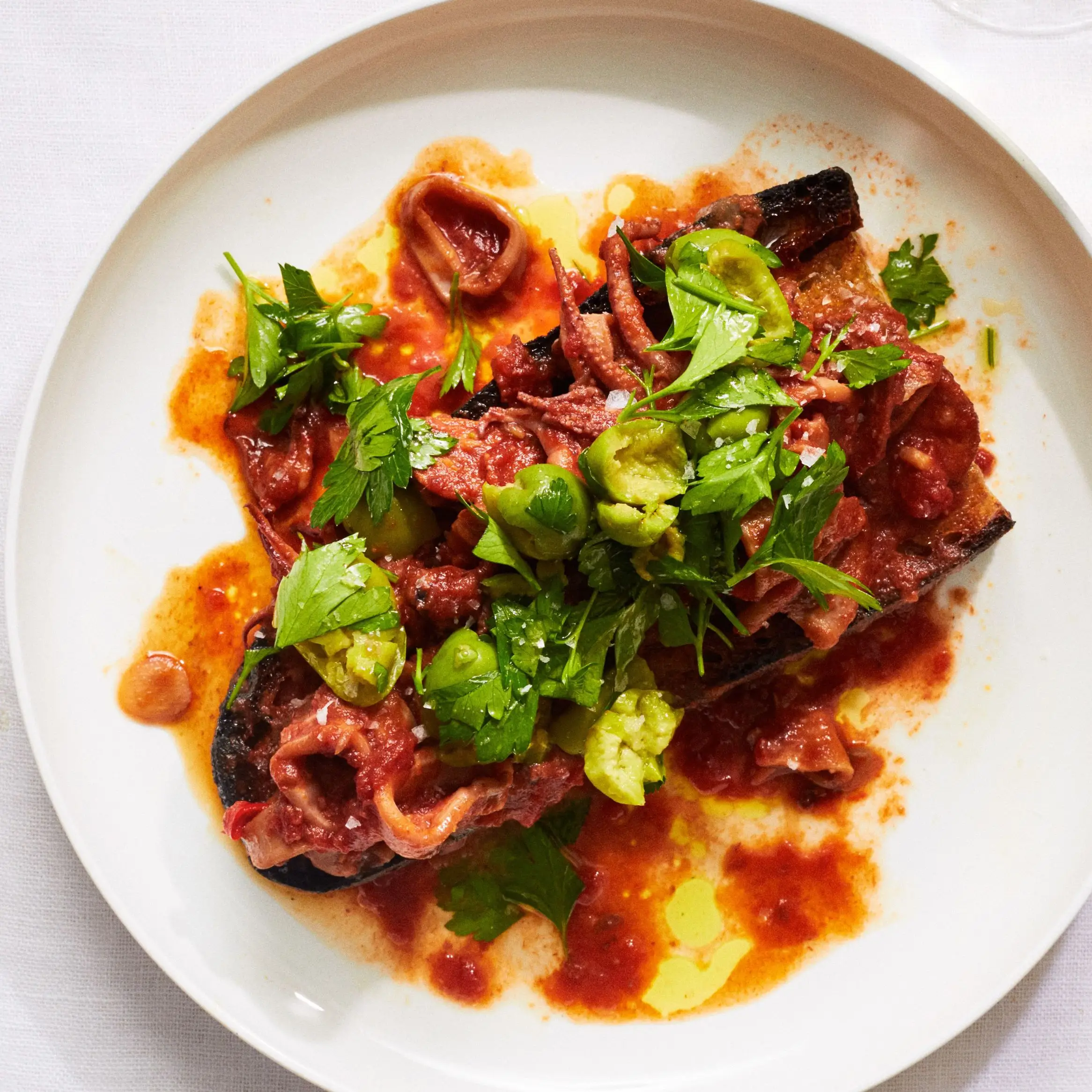 Lulas cozidas lentas com azeitonas e ervas