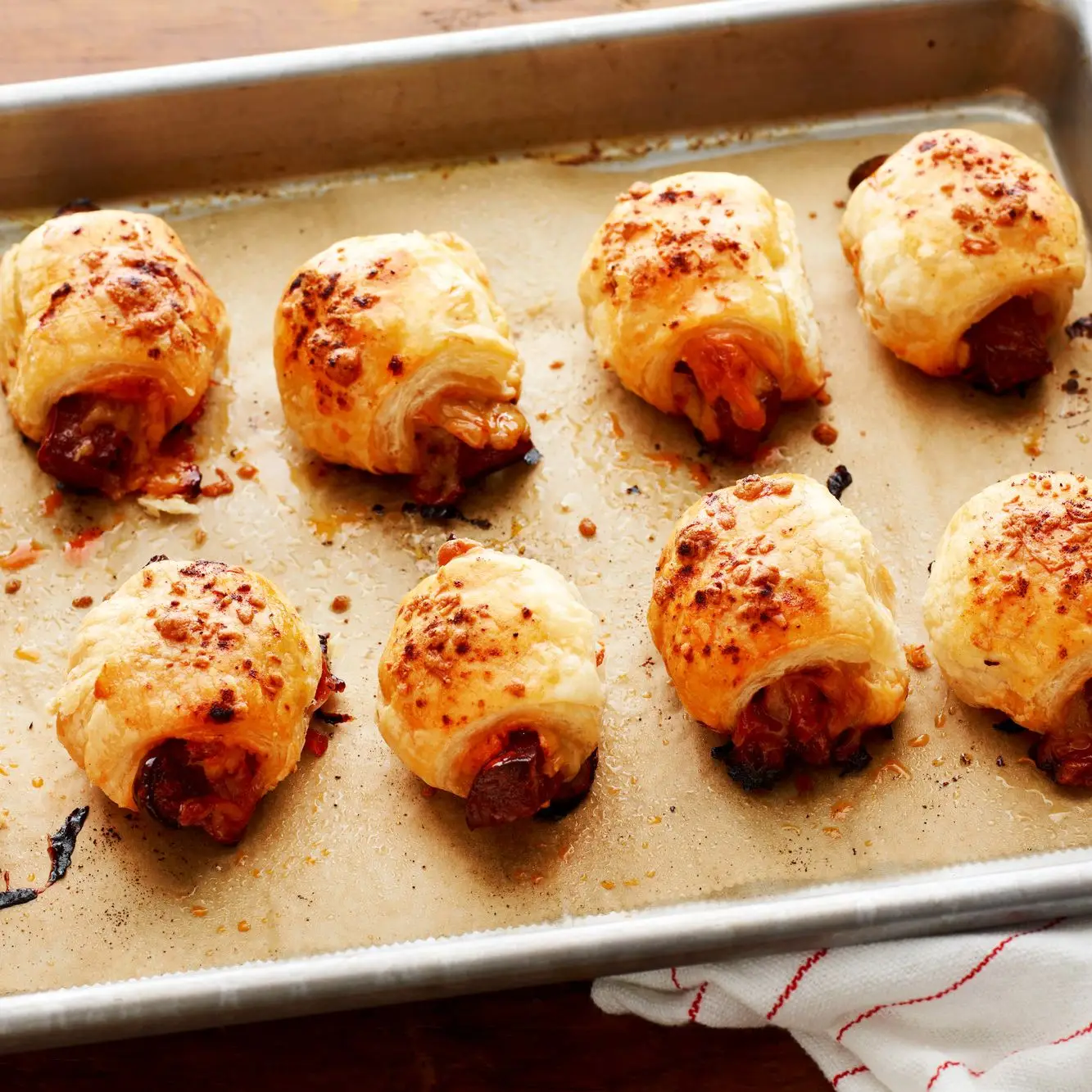 Pigs-in-a-Blanket com chouriço, membrillo e manchego