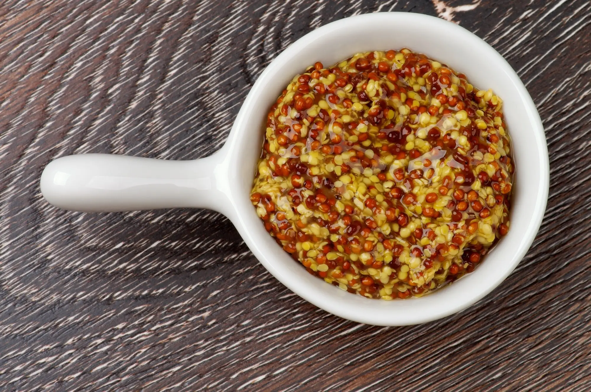 Mostarda de grão integral: uma mostarda suave e saudável