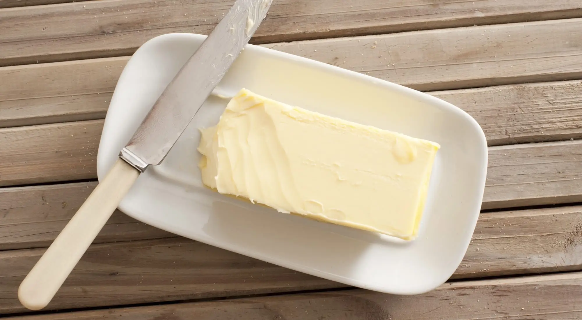 Manteiga vs. Óleo de coco: confronto de especiargrafia