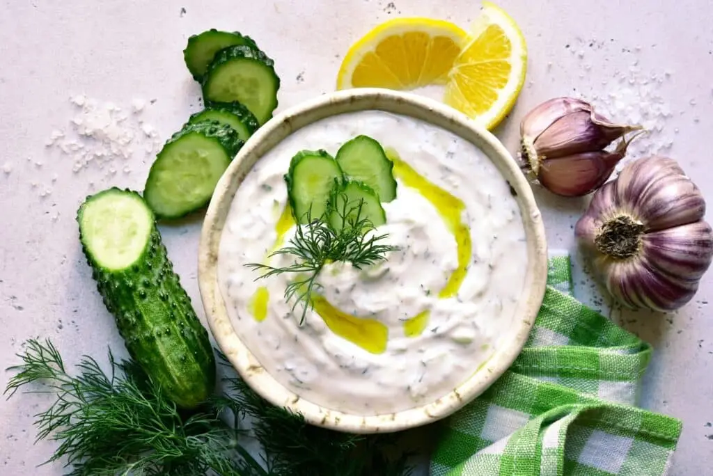 Tahini vs. TZATZIKI: Showdown de Spiceography