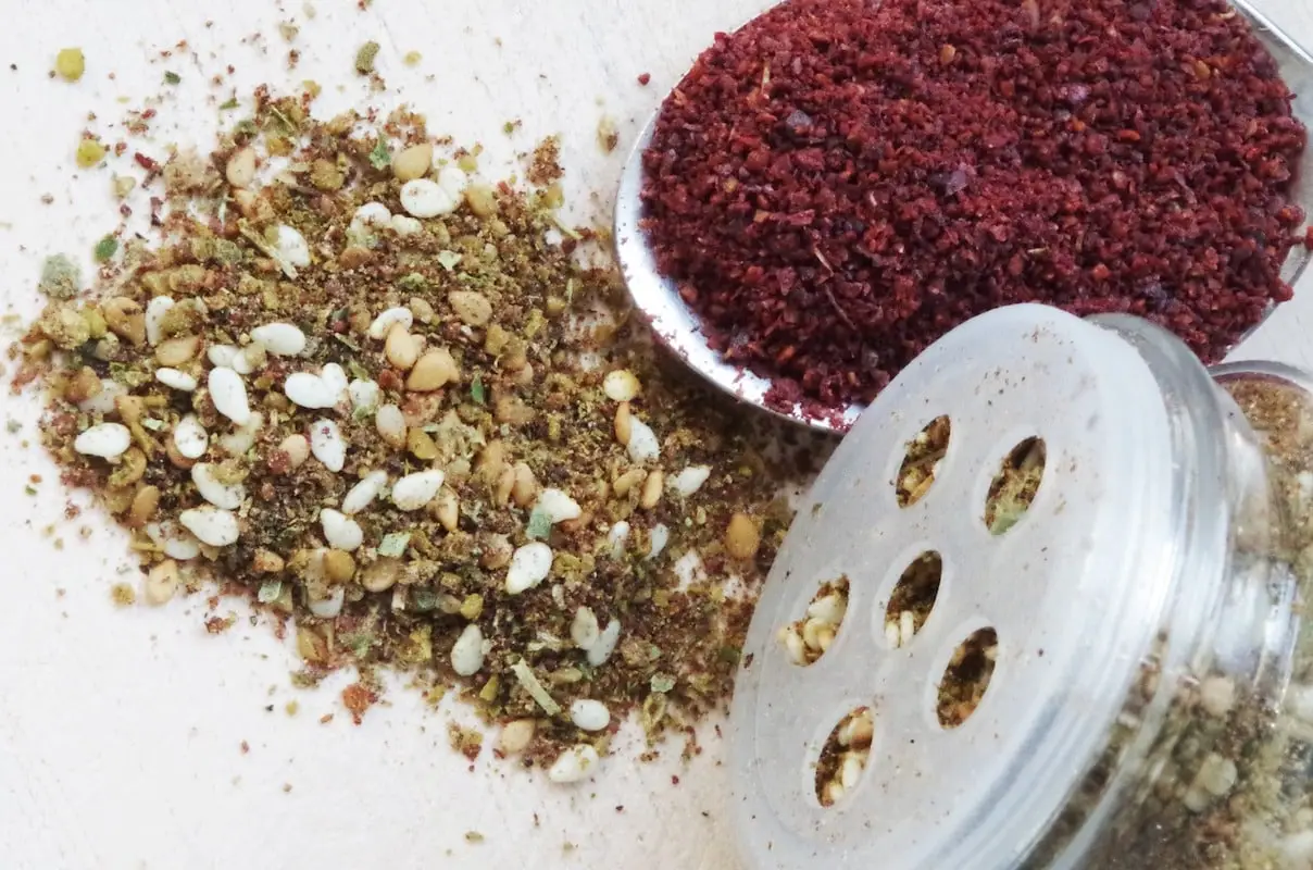 O que é um bom substituto de za'atar?