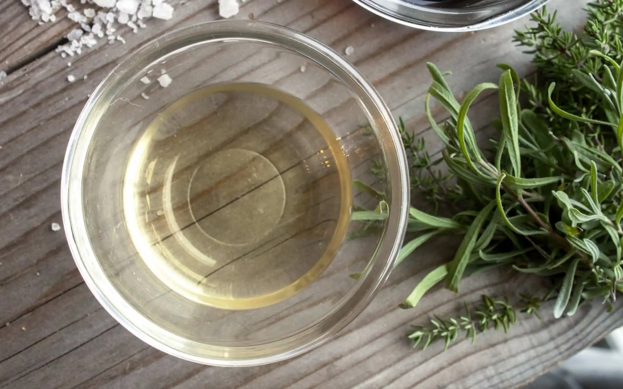 Vinagre de champanhe vs. Vinagre de vinho branco - como eles se comparam?