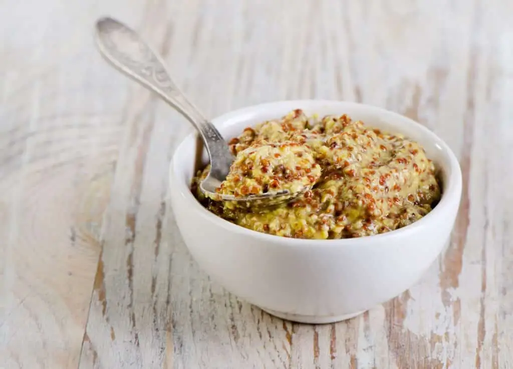 Mostarda de pedra de pedra vs. Dijon Mustard: Spiceography Showdown