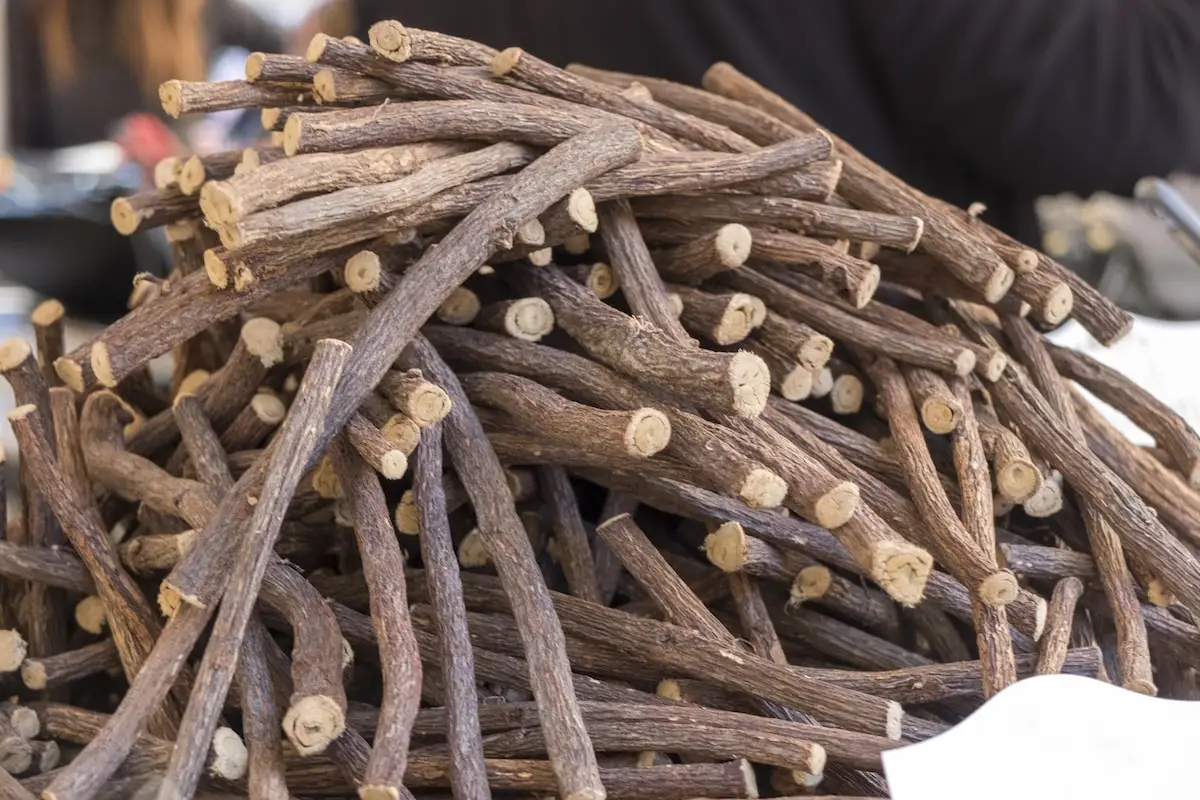 O que é um bom substituto da raiz de alcaçuz?