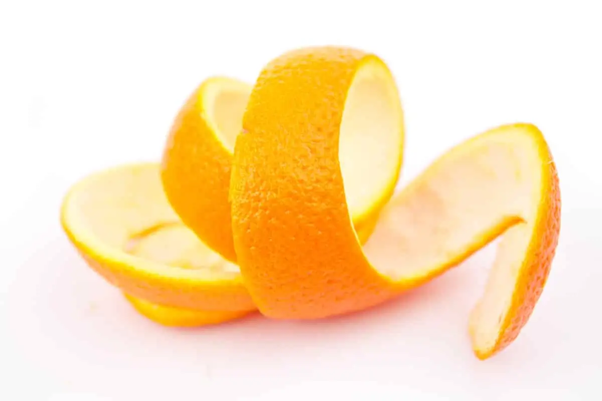 PEELLE D'ORANGE: La partie la plus aromatique du fruit