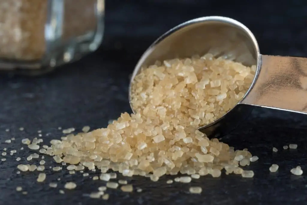 Açúcar de turbino vs. Açúcar branco - como eles se comparam?