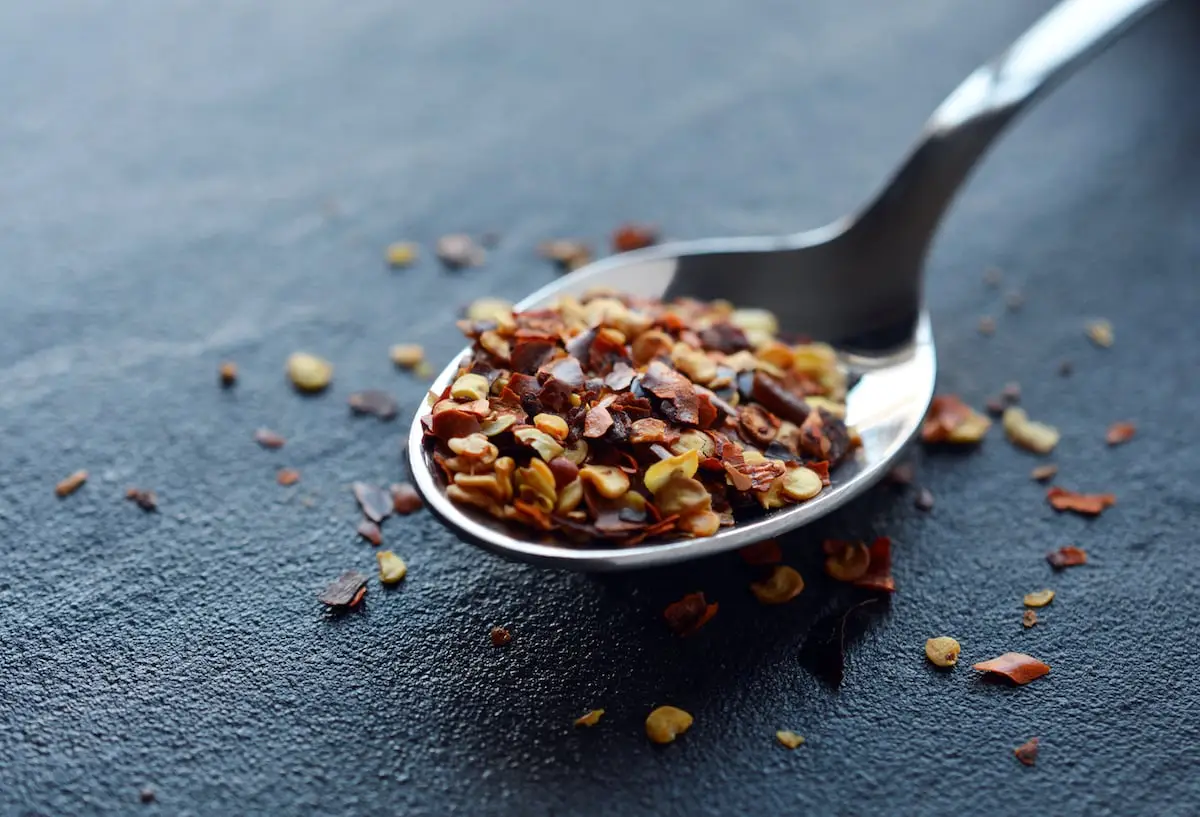 O que é um bom substituto de flocos de pimenta vermelha?