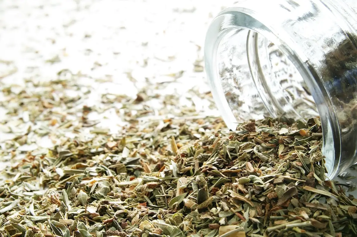 O que é um bom substituto de Herbes de Provence?