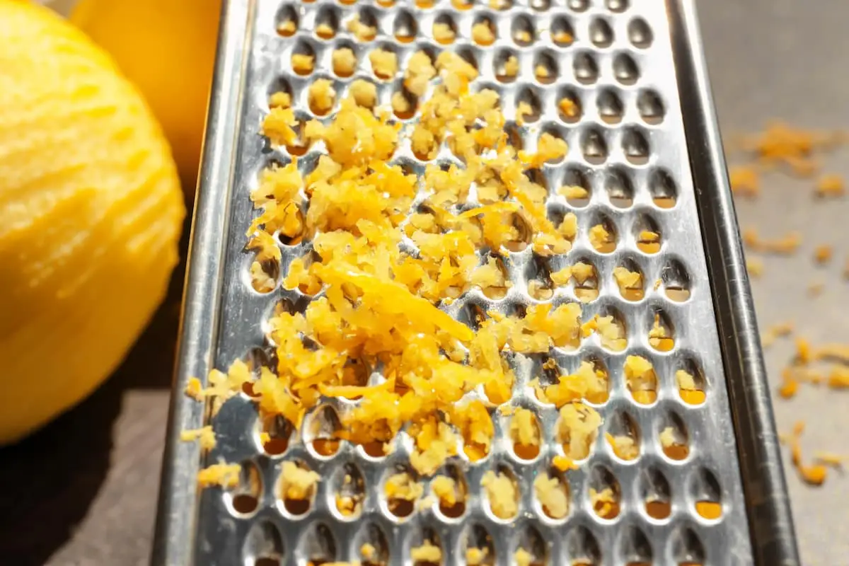 Zesta cytrynowa vs. Pel cytrynowa: Jak są porównywane?