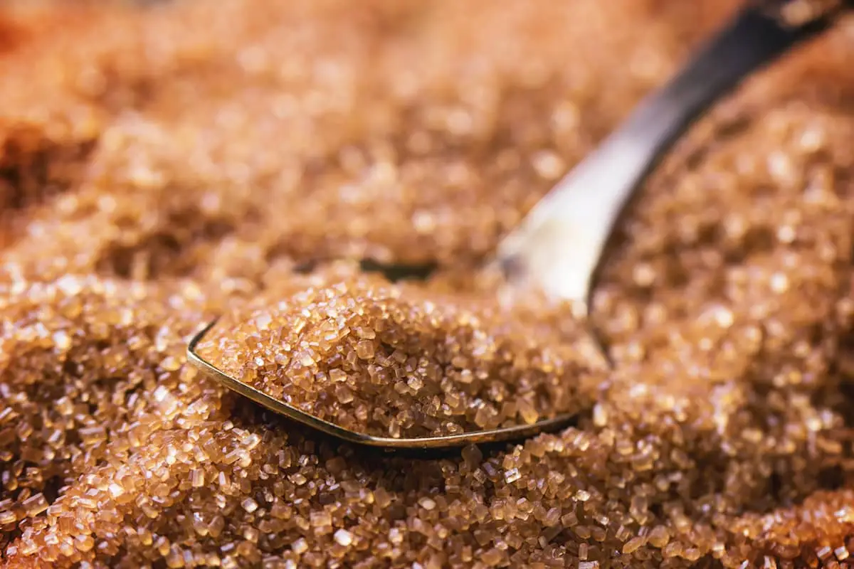 Açúcar de turbino vs. Açúcar mascavo - como eles se comparam?