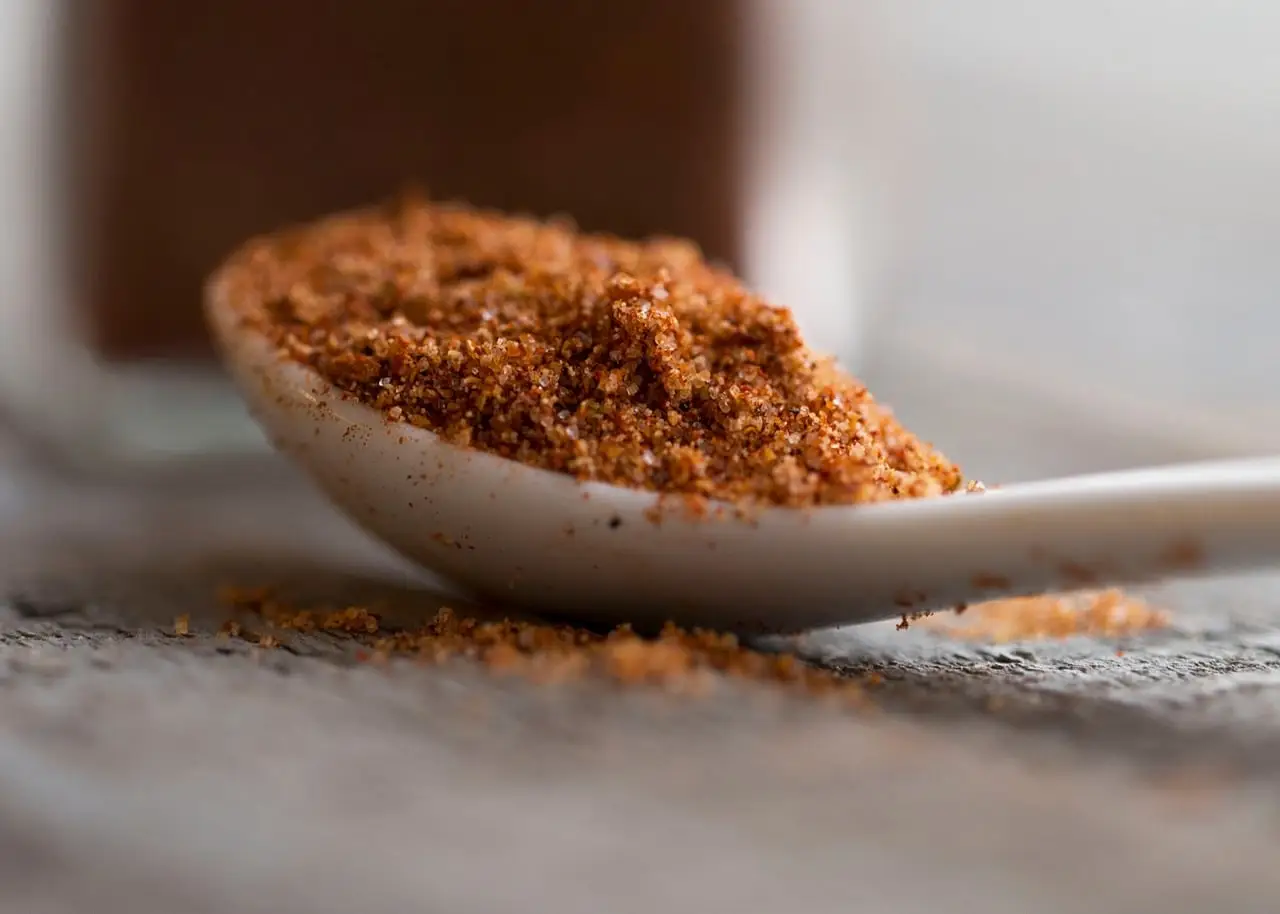 O que é um bom substituto de tempero de Sazon?