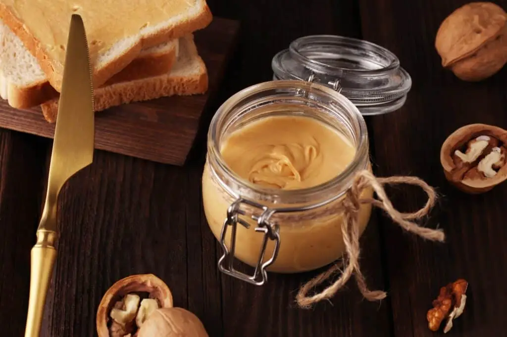 Manteiga de nogueira vs. Manteiga de amendoim: confronto de especiargrafia