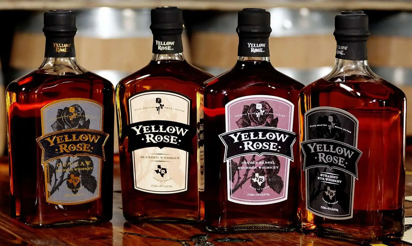 Destilação de rosa amarela