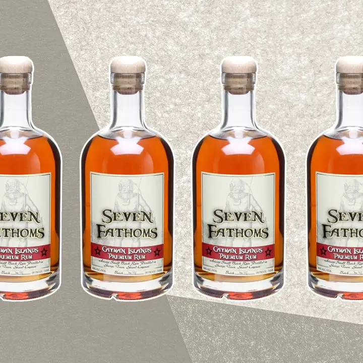 Seven Fathoms rum bottle