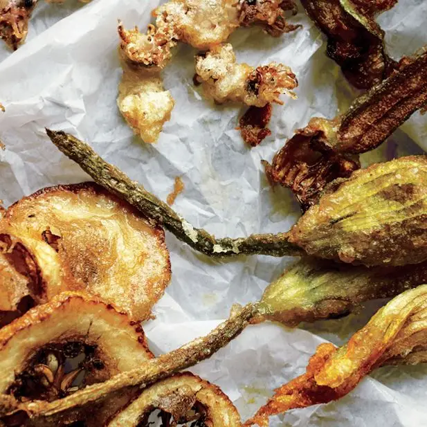 Lula, limão e abobrinha florescem misturados fritos