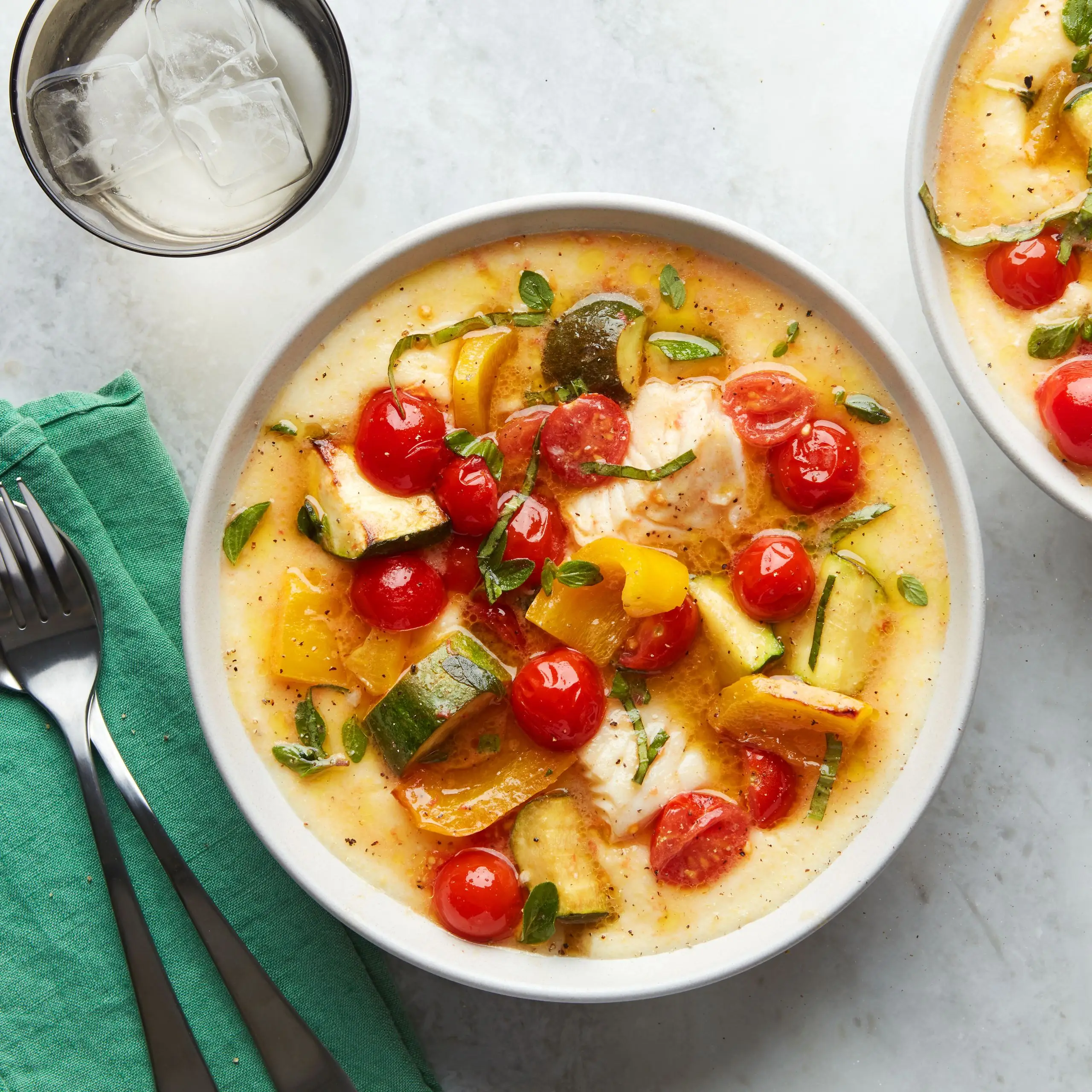 Ensopado italiano de peixe e legumes