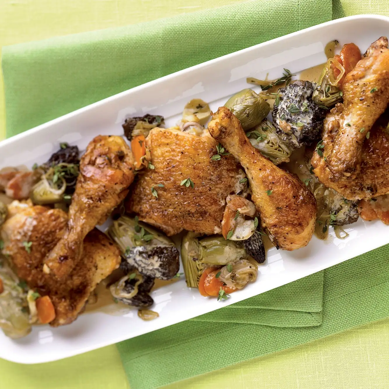 Frango e alcachofra fricassée com cogumelos morel