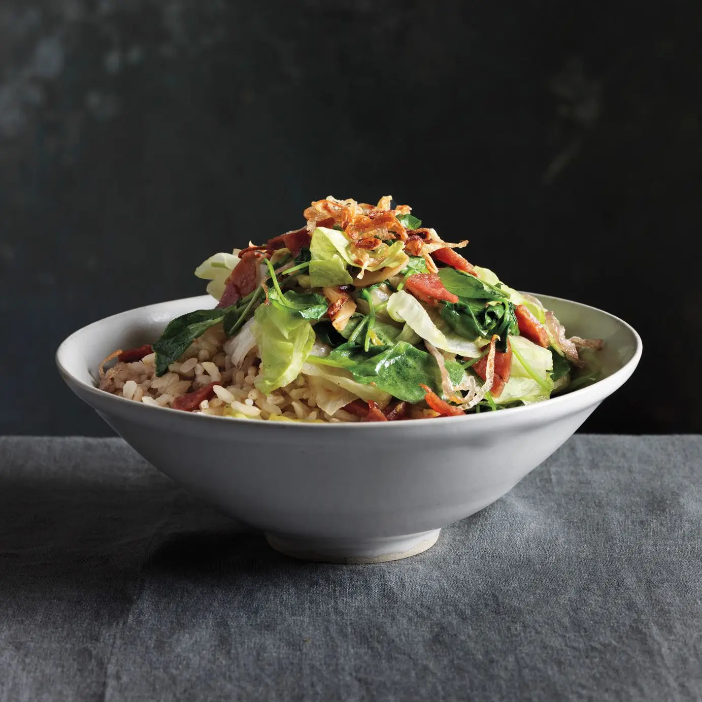 Alfaces fritas com chalotas crocantes