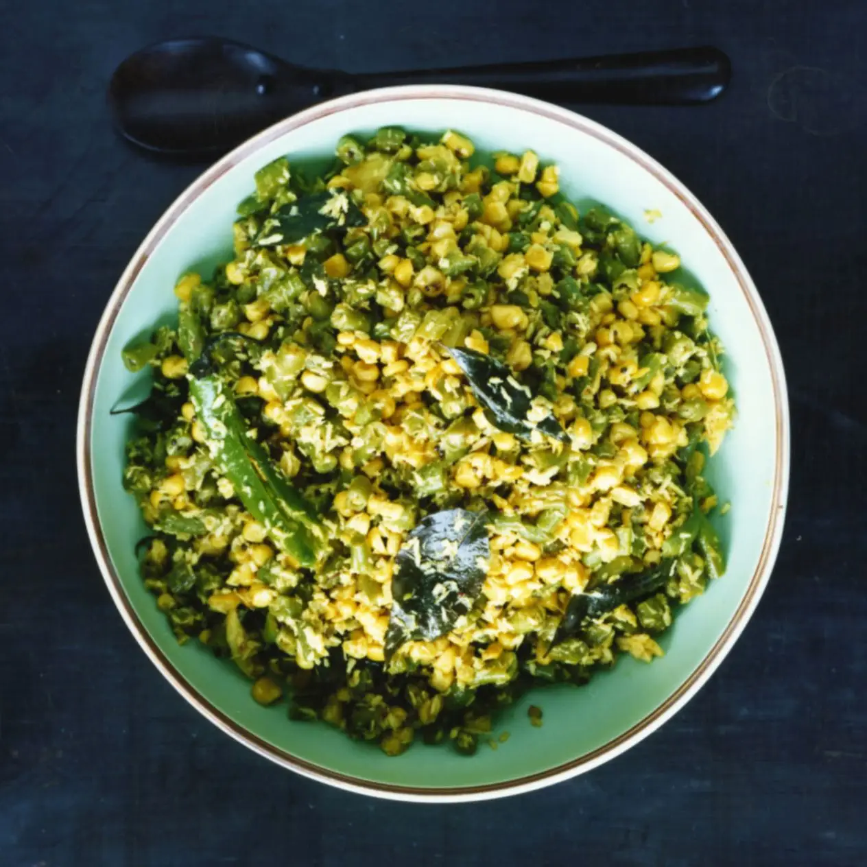 Fean verde, milho e frigideira de coco (Thoren)