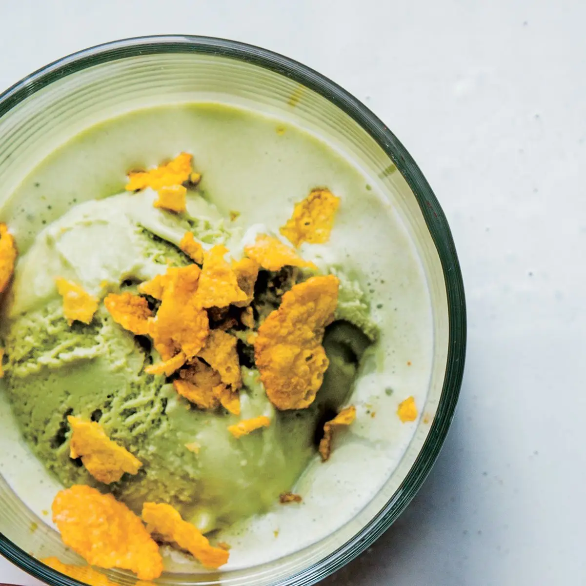 Matcha affogato z zieloną herbatą lodów