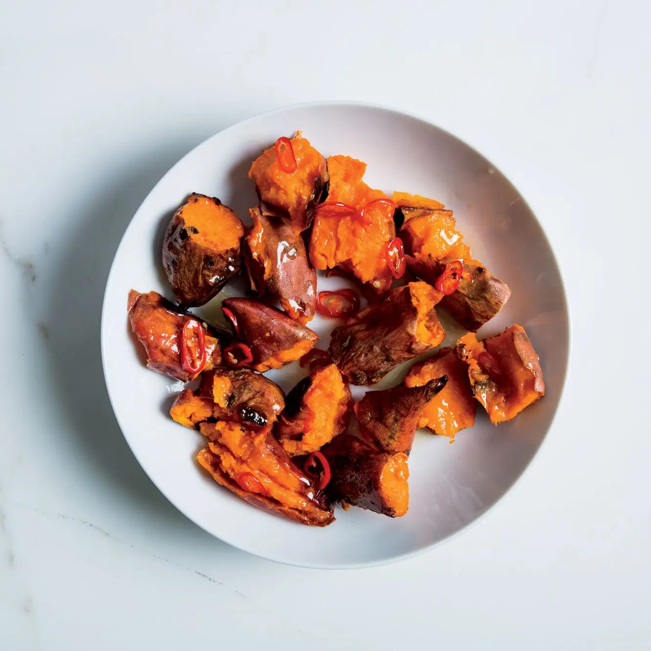 Batata-doce torrada duas vezes com mel quente