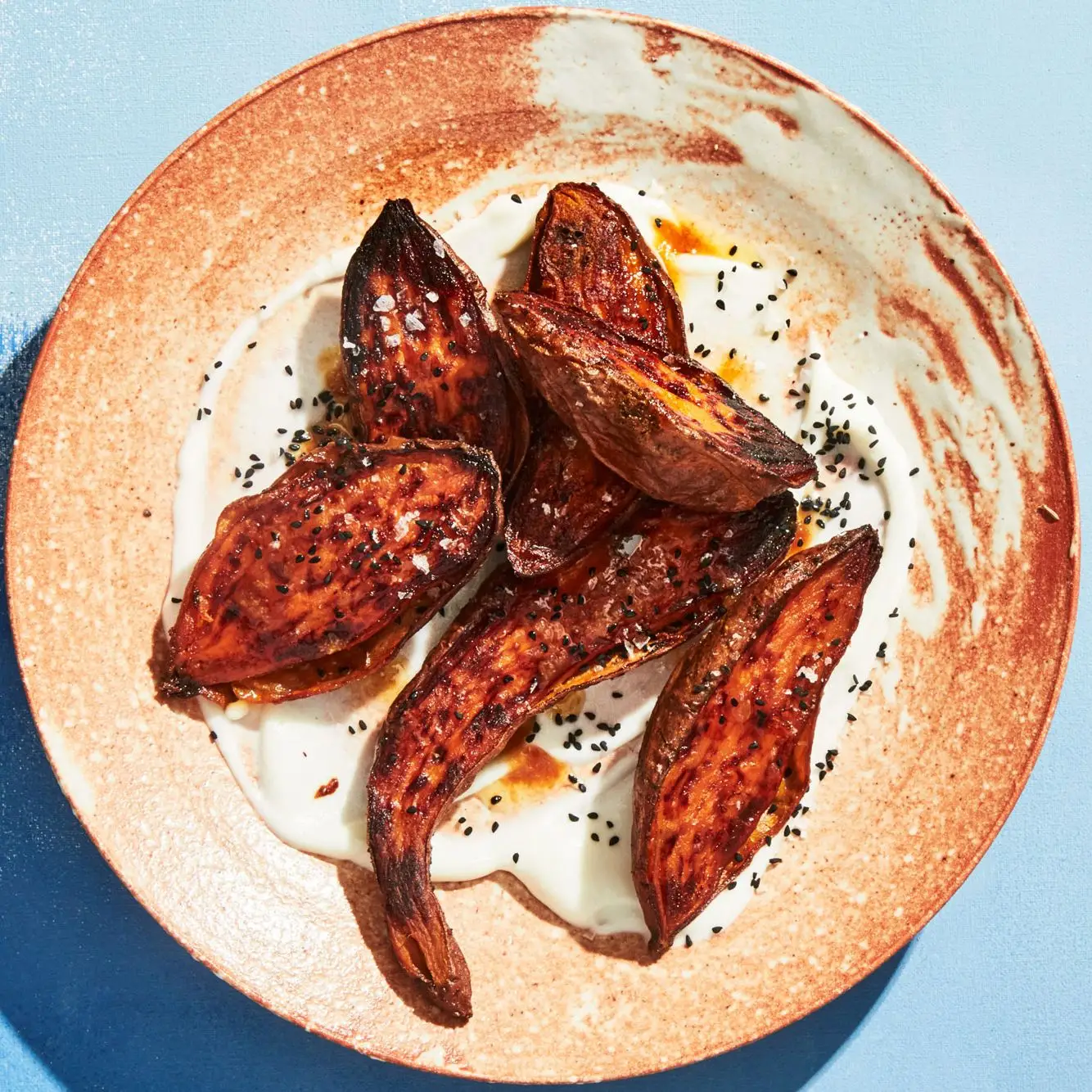 Batata doce carbonizada com toum