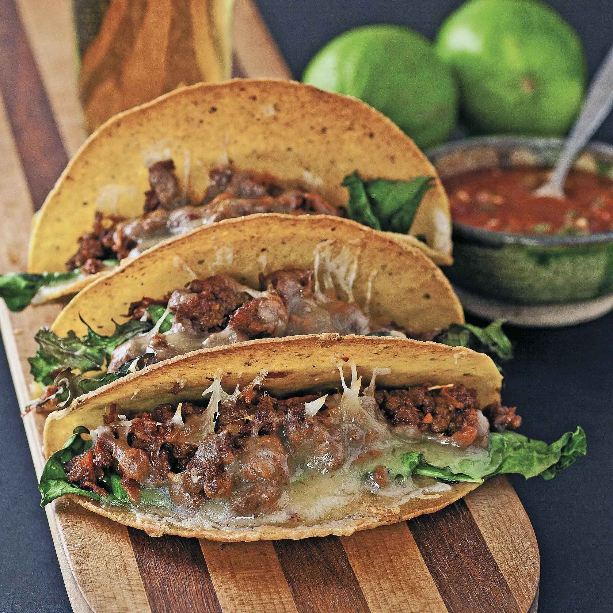 Tacos de carne bovina e couve