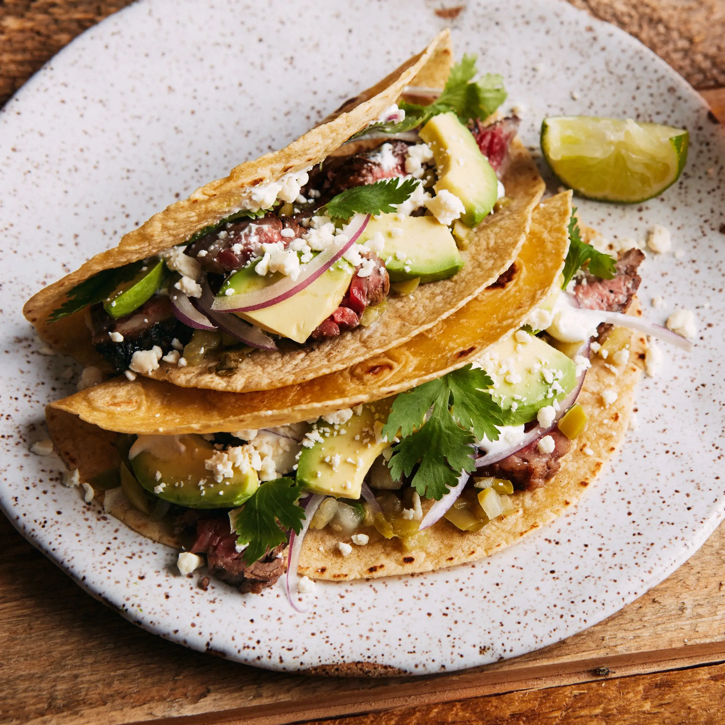 Jalapeño e tacos de bife marinados por limão