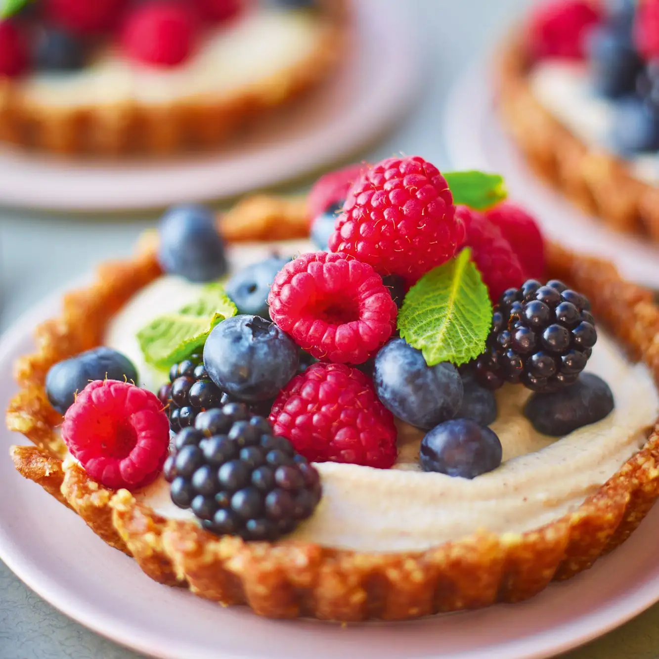 Tortas frutadas com creme de caju de baunilha