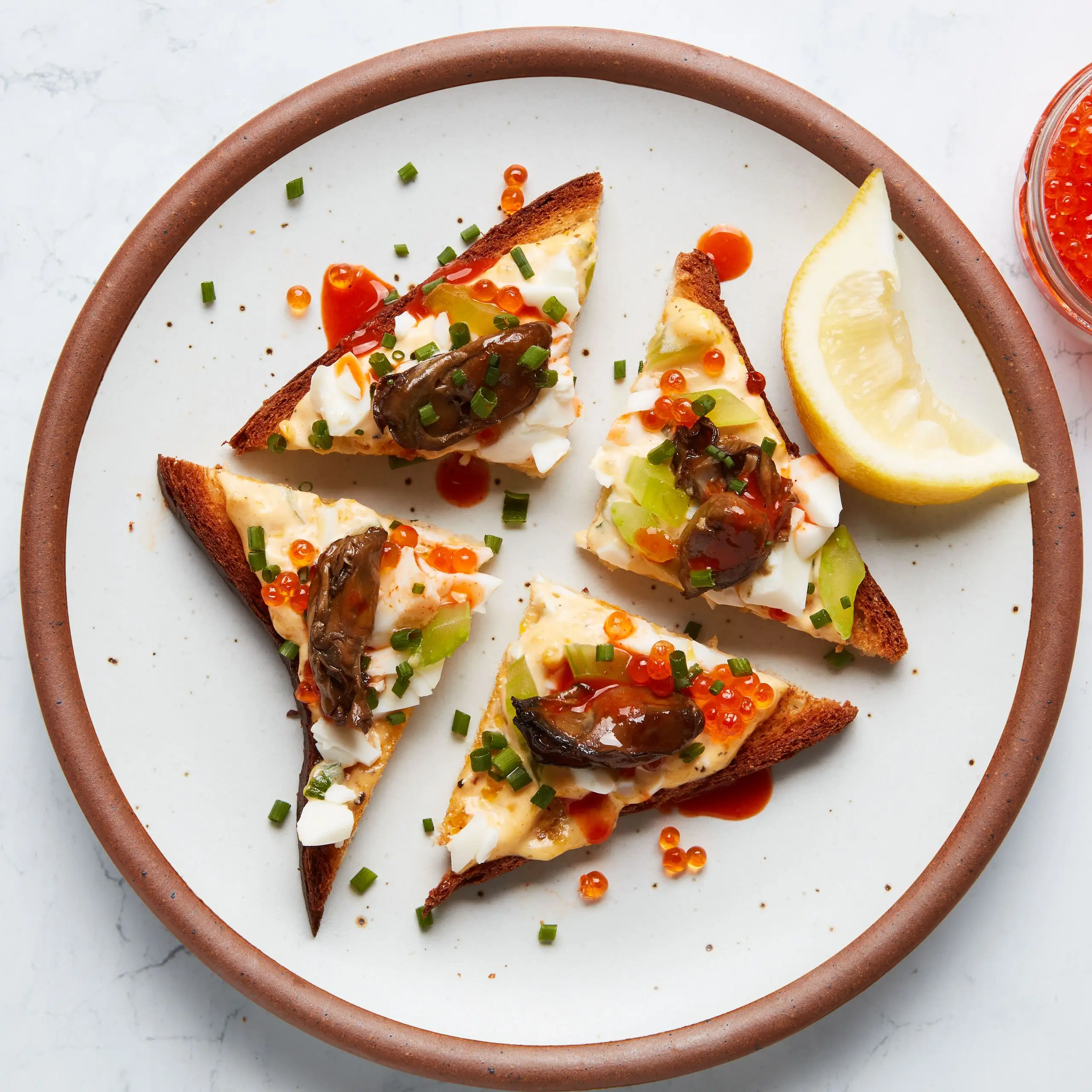 Geräucherte Austern im Toast