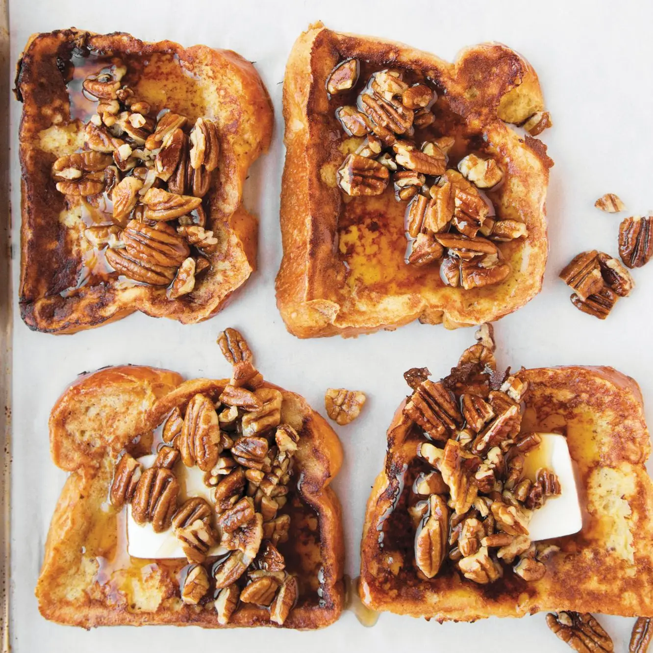 Französische Daten mit Butter mit Bourbonsirup