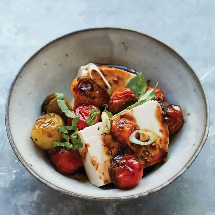 Tofu de seda com tomates de soja